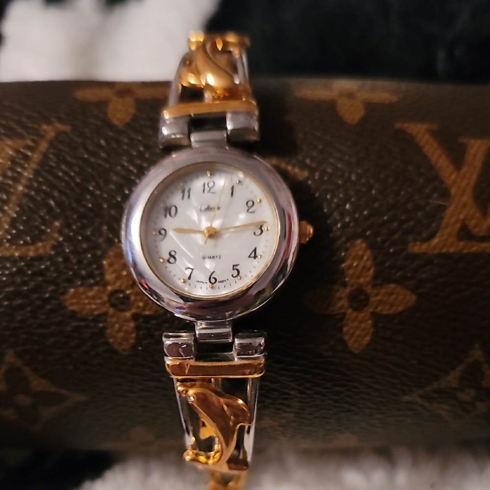 Collezio Gold & Silver Dolphins On Band Women's Watch New Battery MOP‎ Face
